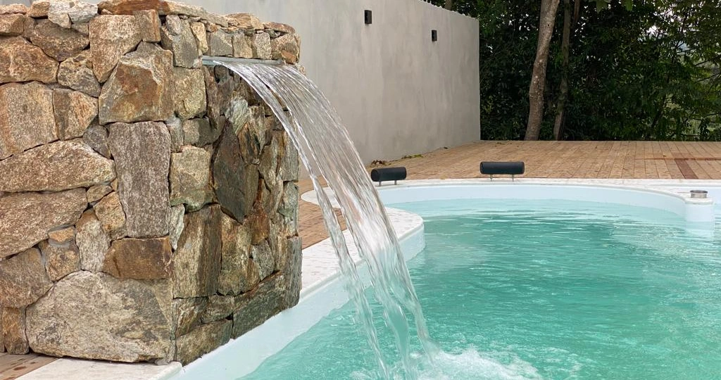 piscina_madeira_irregular_organico_forest_1x